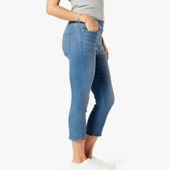 Women's Totally Shaping Pull on Capri size Petite 6 - Picture 8 of 8